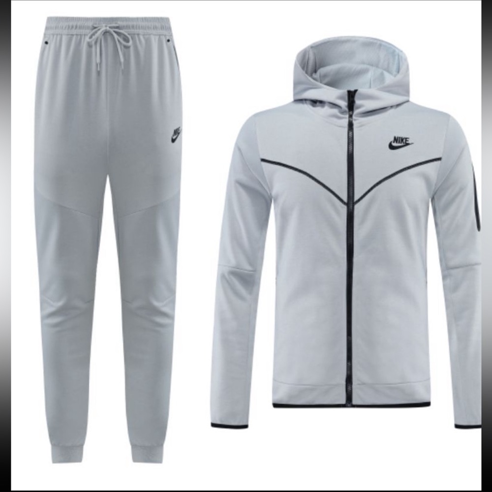 Nike tech size L